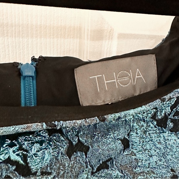 Theia Metallic Tissue Faille Off-Shoulder Flare-Sleeve Cocktail Dress sz Small - Picture 7 of 7